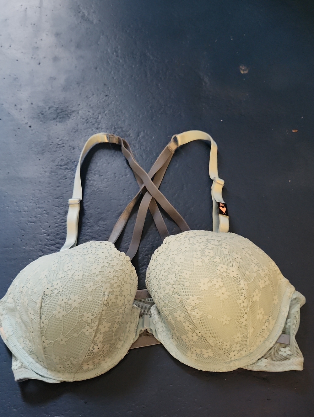 Victoria Secret Front Clasp Lace Bra with Crisscross Straps And Tags